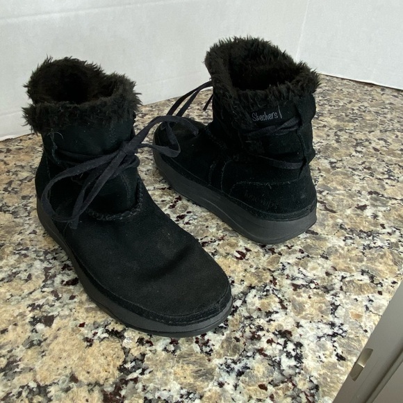 Skechers Chalet Snow Day Leather Faux Fur Lined Black Suede ToneUps Boots 6 - Picture 1 of 10